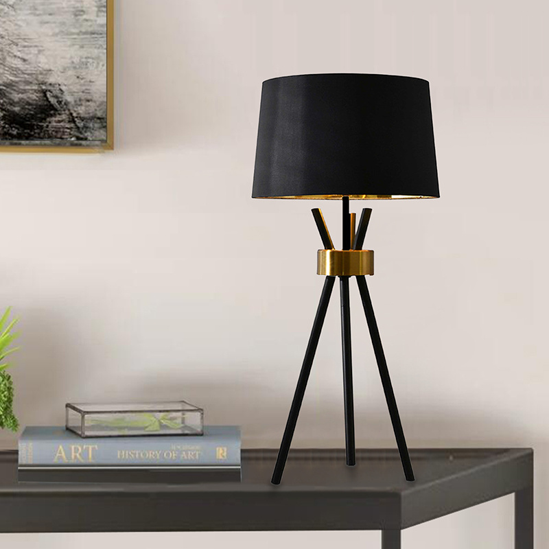 Classical modern simple tripo black and gold metal bedside table lamp for bedroom study room