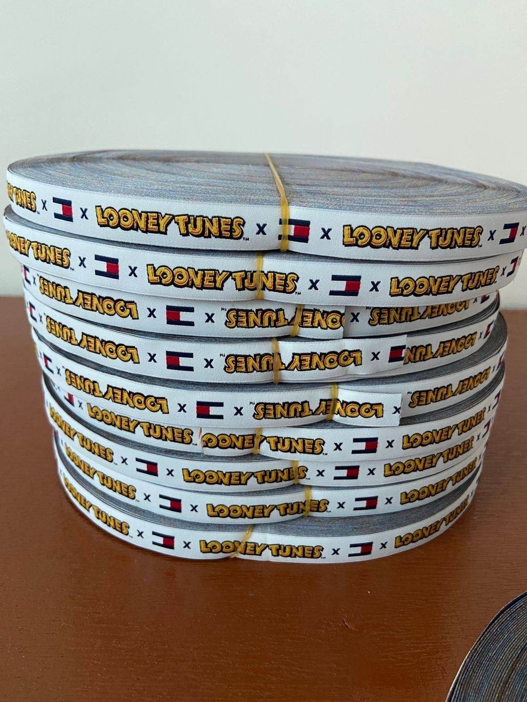 Custom 100% polyester woven tape high quality sewing ultrasonic cutting flag neck brand woven logo ribbon for garment