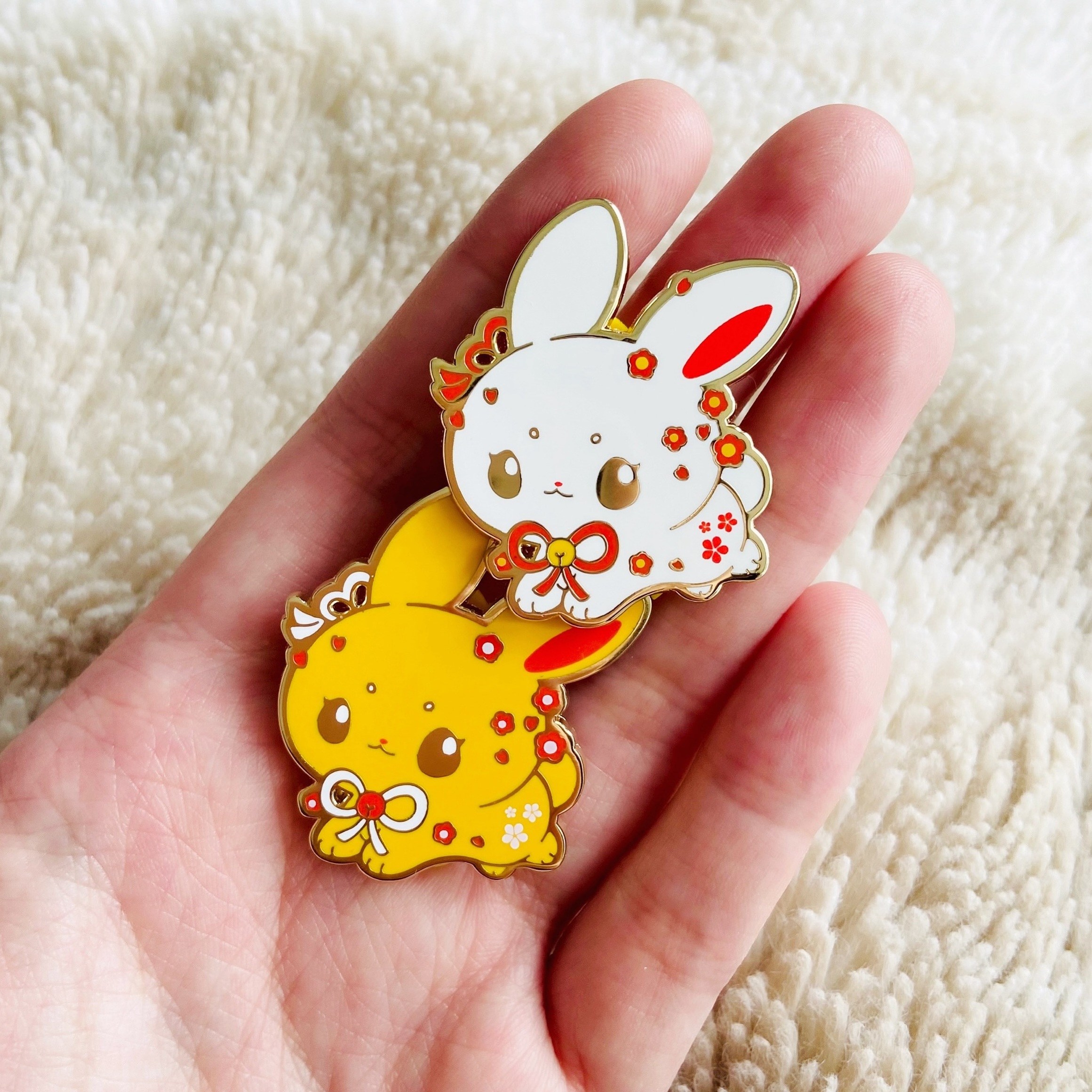 Custom Wholesale High Quality Dye Black Metal Cute Kawaii Hard Soft Enamel Badge Lapel Pins for Clothes Hat Bag