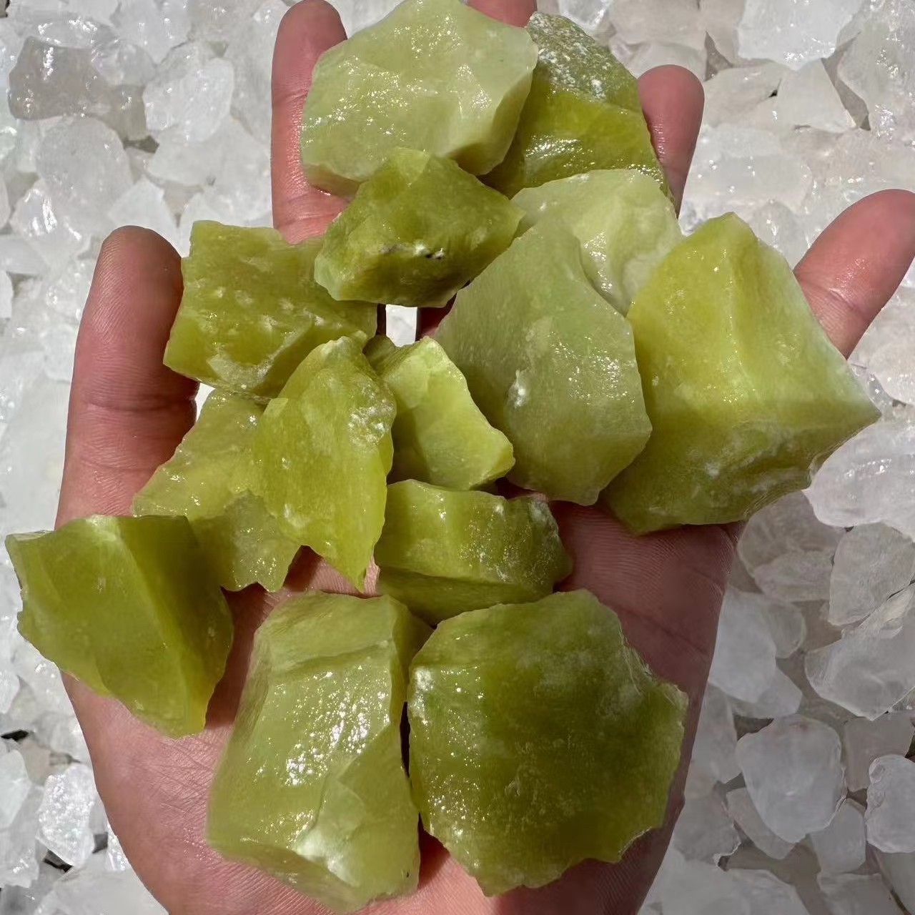 wholesale Bulk rock crystals healing stones green lemon quartz  mountain jade rough raw for feng shui decoration