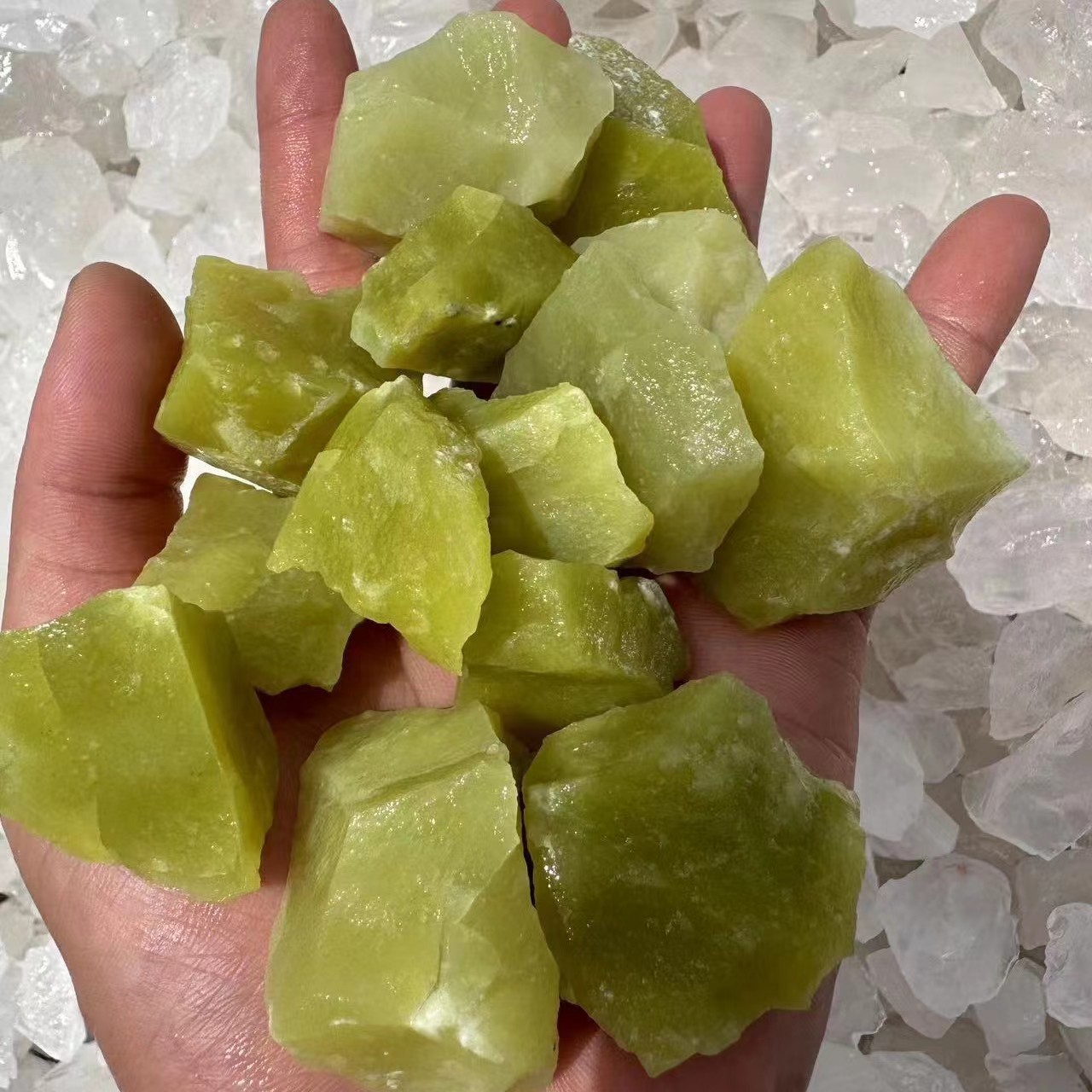 wholesale Bulk rock crystals healing stones green lemon quartz  mountain jade rough raw for feng shui decoration