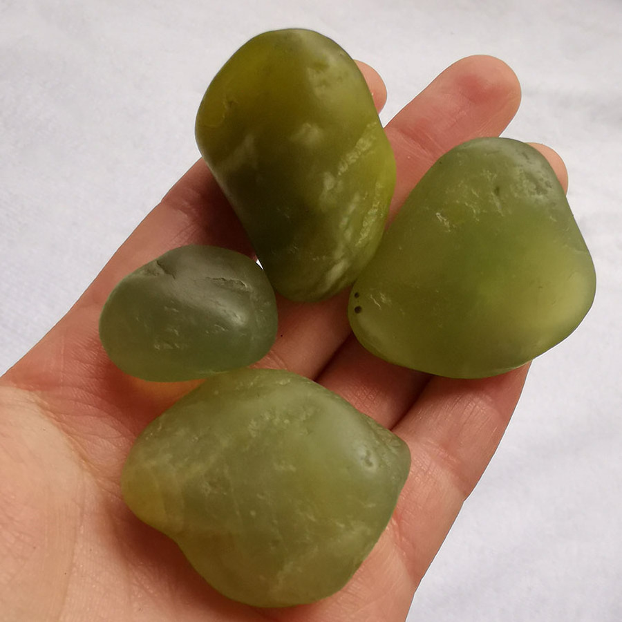 New Natural Jade Loose Stone Polished Xiuyan Jade Tumbled Palm For Decoration