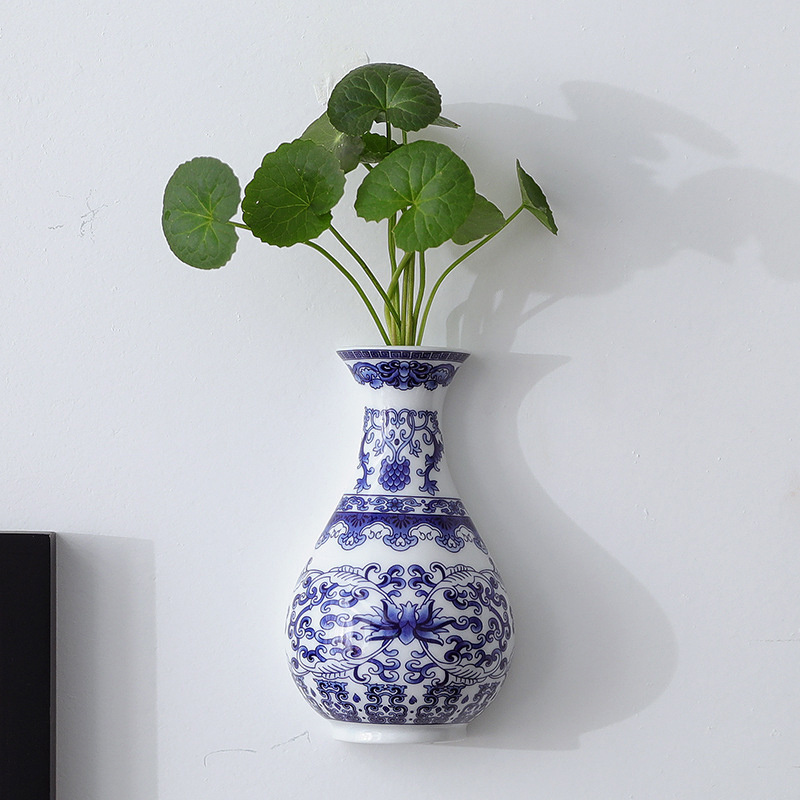 Redeco New Arrival Antique Blue And White Porcelain Flower Arrangement Ceramic Wall Hanging Vase Hotel Home Office Decoration