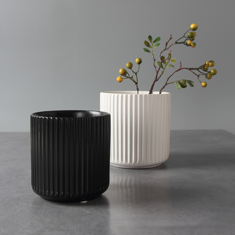 Redeco 2022 New Trend Morden Luxury Ceramic Matte Flower Pot Black Glazed Ceramic Planters White Cylindrical Craft Plant Pots