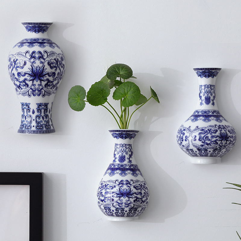 Redeco New Arrival Antique Blue And White Porcelain Flower Arrangement Ceramic Wall Hanging Vase Hotel Home Office Decoration