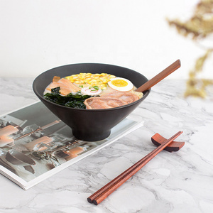 Custom japanese style soba noodle ramen ceramic bowl set with chopsticks spoon 5 inch 8 inch porcelain soup bowl for Restaurants