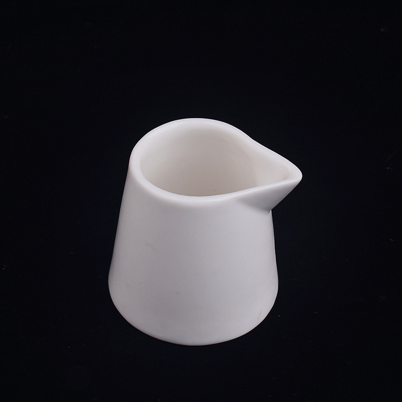 Custom Logo Wholesale Candle Holder Luxury Spa Essential Oil Massage White Ceramic Candle Jar holder With Spout