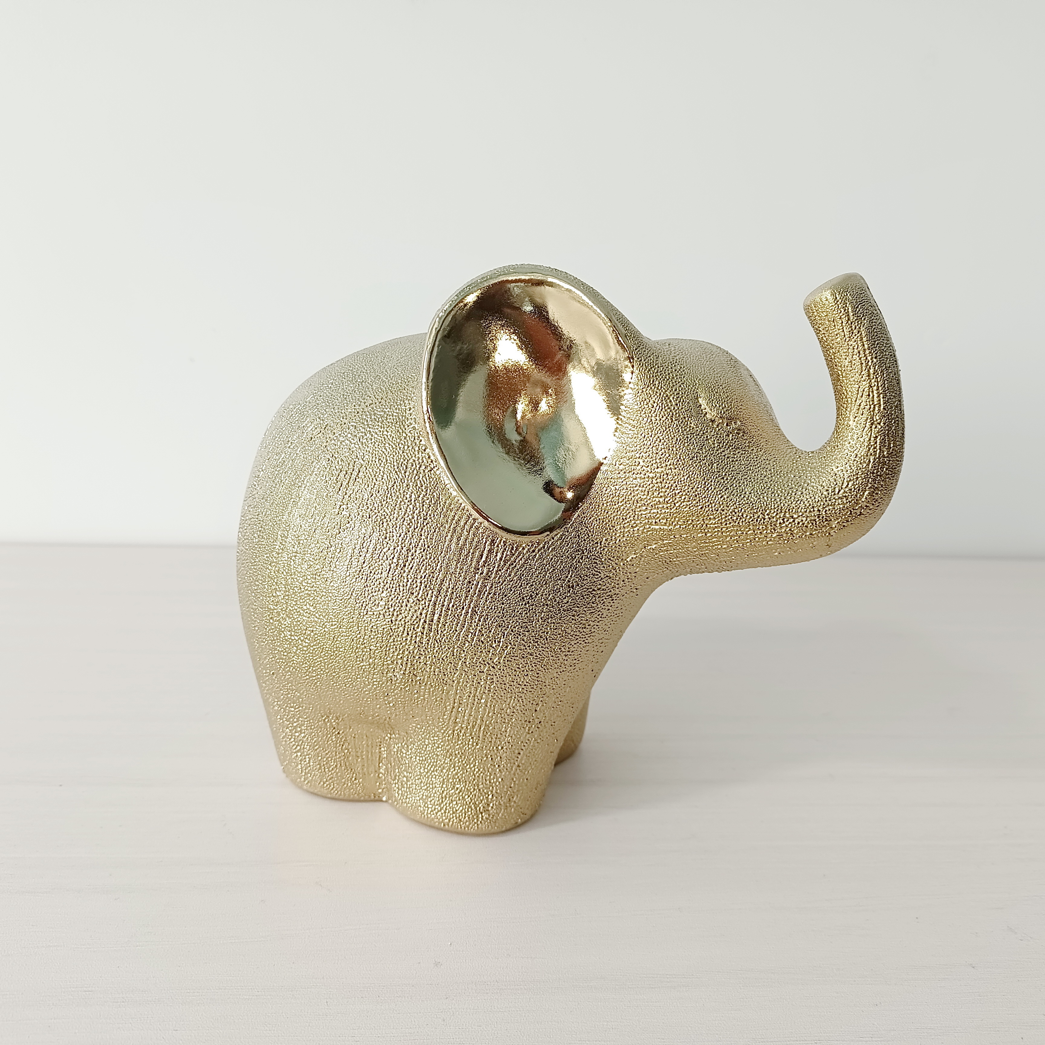 Unique Design Nordic Style Gold Coated Elephant Porcelain For The Living Room Bedroom Decoration