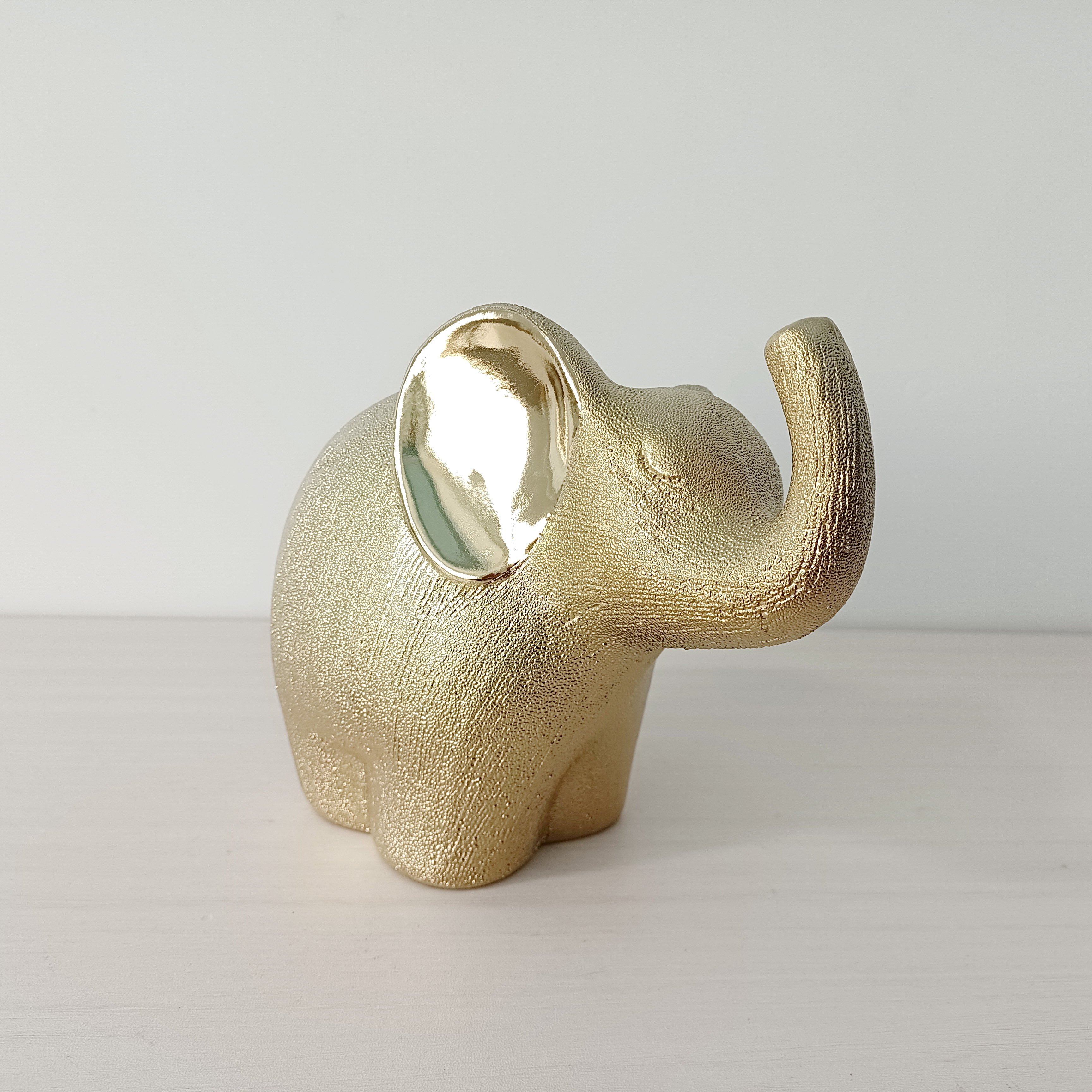 Unique Design Nordic Style Gold Coated Elephant Porcelain For The Living Room Bedroom Decoration