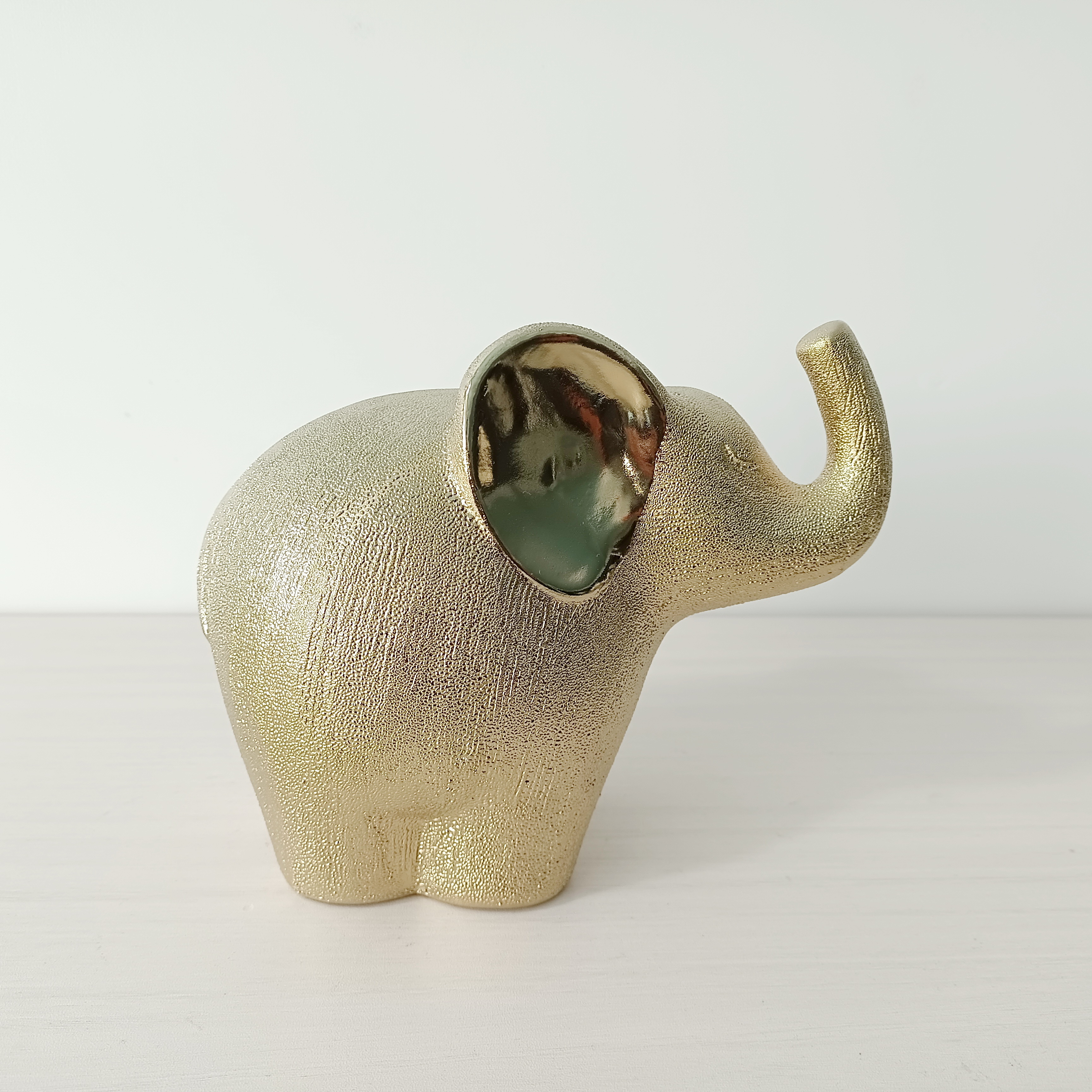 Unique Design Nordic Style Gold Coated Elephant Porcelain For The Living Room Bedroom Decoration