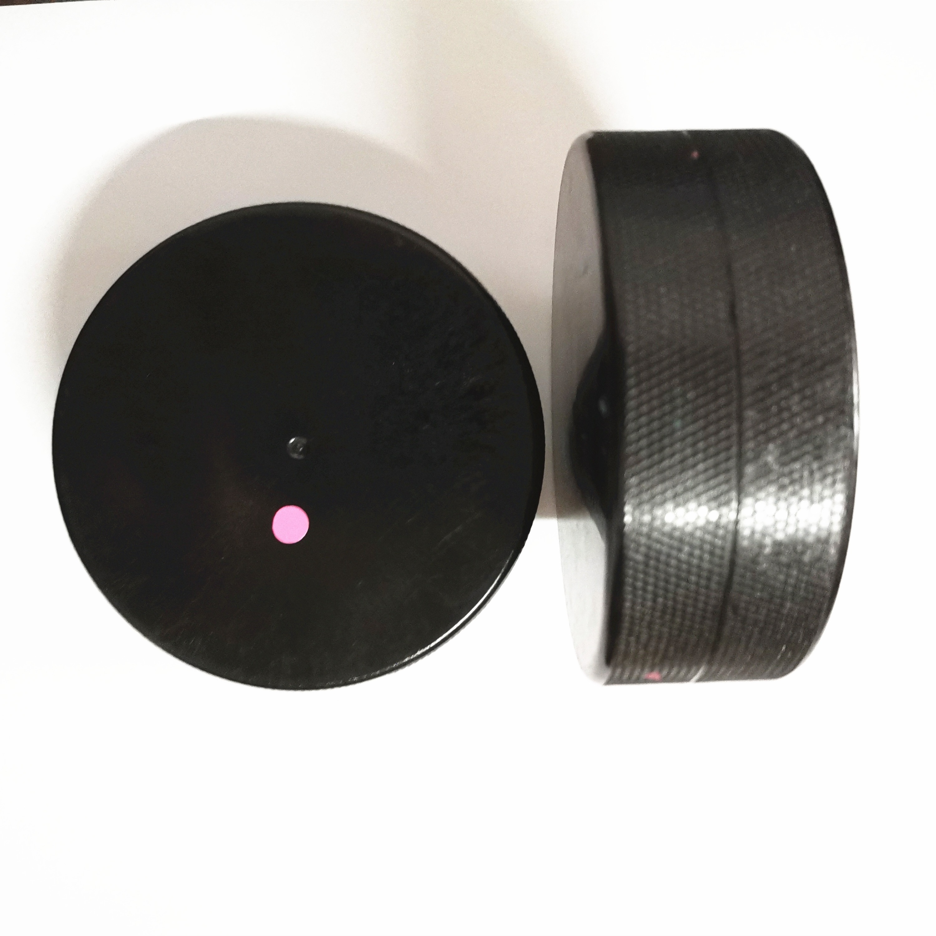 Single gender reveal hockey puck with powder