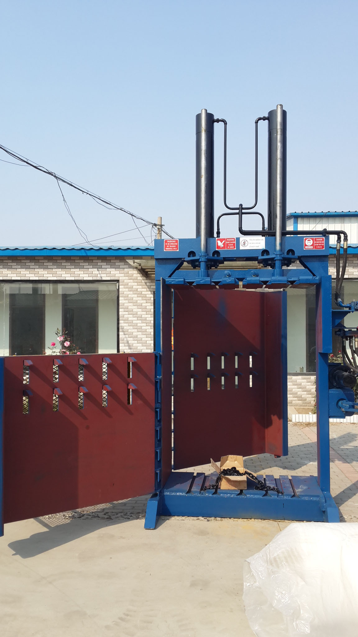 Pressing Machine For Plastic Bottle Automatic Waste Compactor Plastic Cans Recycling Baler Machine