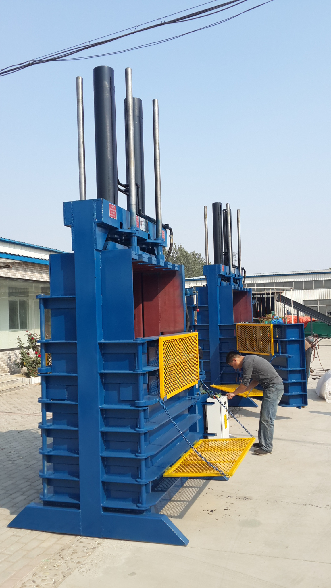 Pressing Machine For Plastic Bottle Automatic Waste Compactor Plastic Cans Recycling Baler Machine