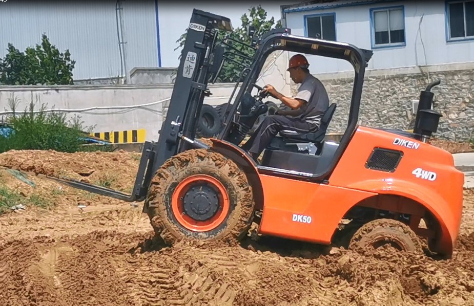 Farm forklift 5 ton Rough Terrain Fork lifter for sale 5000kg