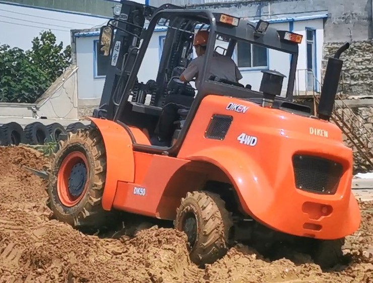 Farm forklift 5 ton Rough Terrain Fork lifter for sale 5000kg