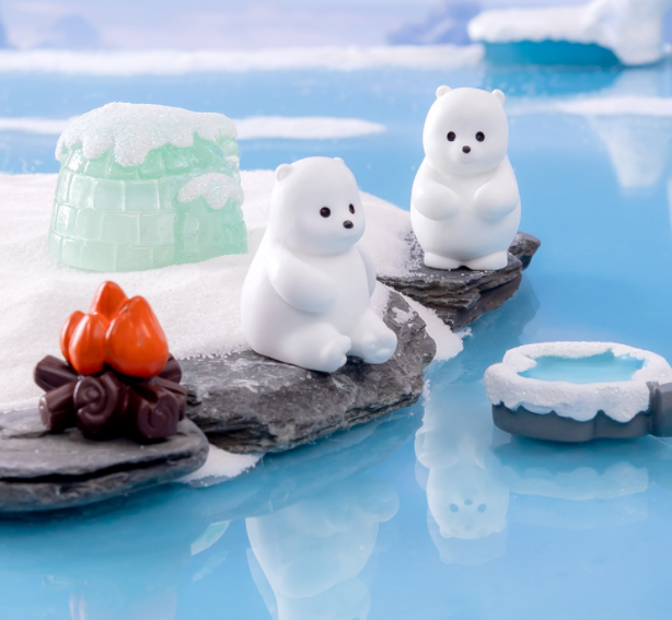 mini toys wholesale 3d cartoon resin craft pond iceberg Igloo campfire bonfire white polar bear christmas figurine and sculpture