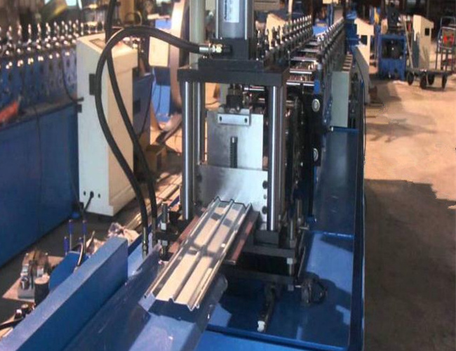 Louvers/curtain type fire damper roll forming machine