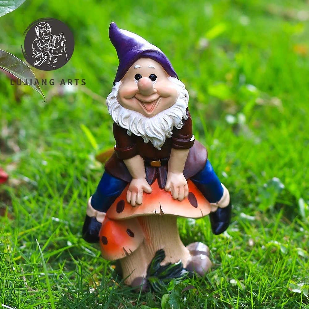 7.2 inch Gnome Jumping Mushrooms Statue Resin Gnome Sculpture Decoration Funny Gnome Jumping Mushrooms Figurine Garden Gift