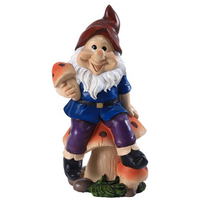 7.4 inch Gnome Sitting Mushrooms Statue Resin Gnome Sculpture Decoration Funny Gnome Sitting Mushrooms Figurine Garden Gift