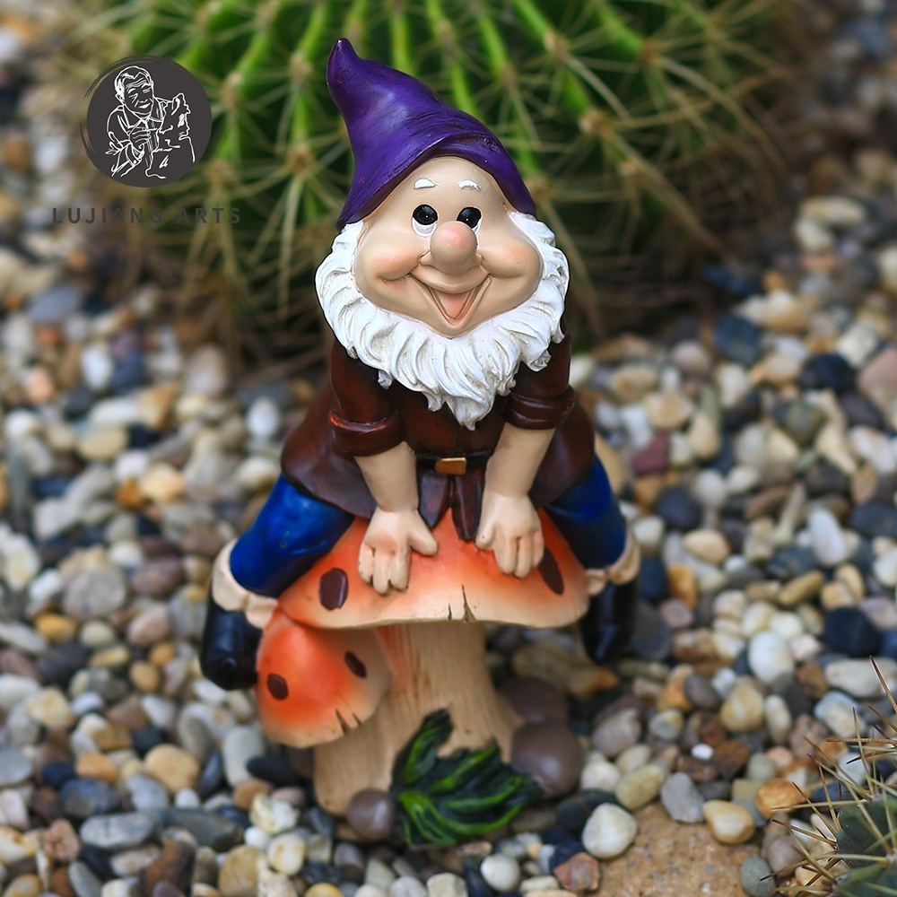 10.2 inch Gnome Jumping Mushrooms Statue Resin Gnome Sculpture Decoration Funny Gnome Jumping Mushrooms Figurine Garden Gift