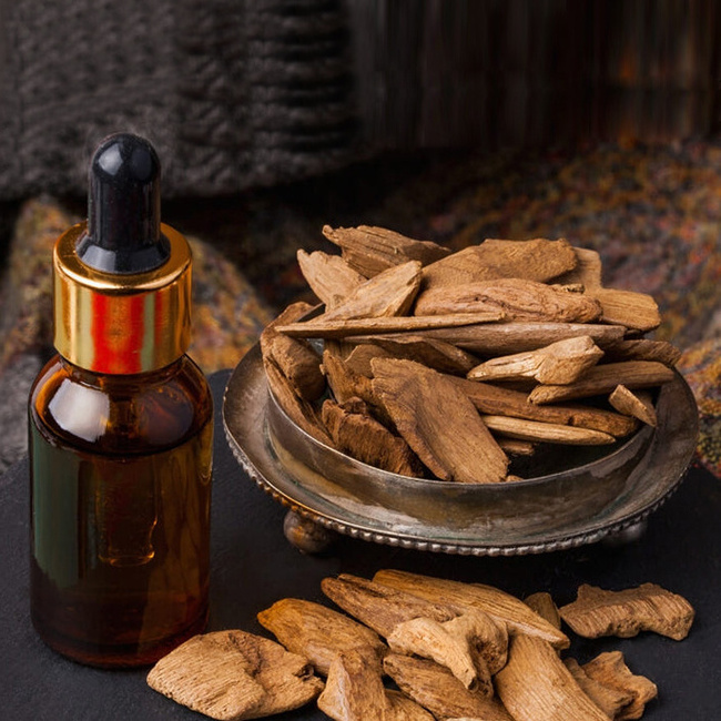 Wholesale Bulk Price 100% Pure Natural Indian Agarwood Oud Oil for Skincare Candle Perfume Making