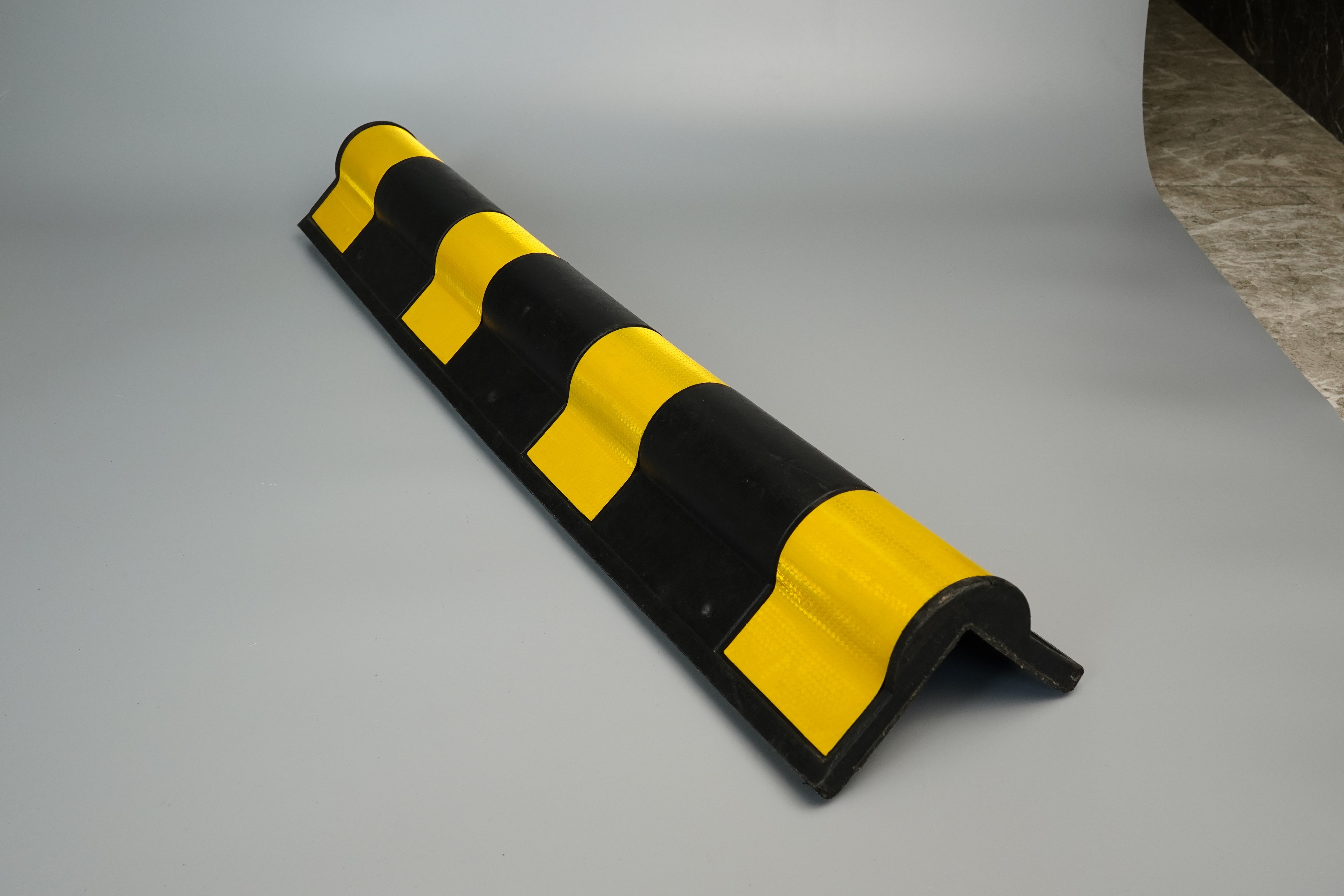 H80 Rubber round corner guard wall protector