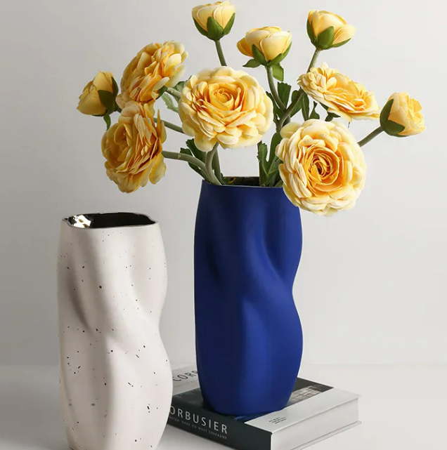 Nordic Vase High Quality Table Top Home Decor Ceramic Flower Arrangement Face Vase 2021 Latest Design Kopf Vasen Elegant Indian