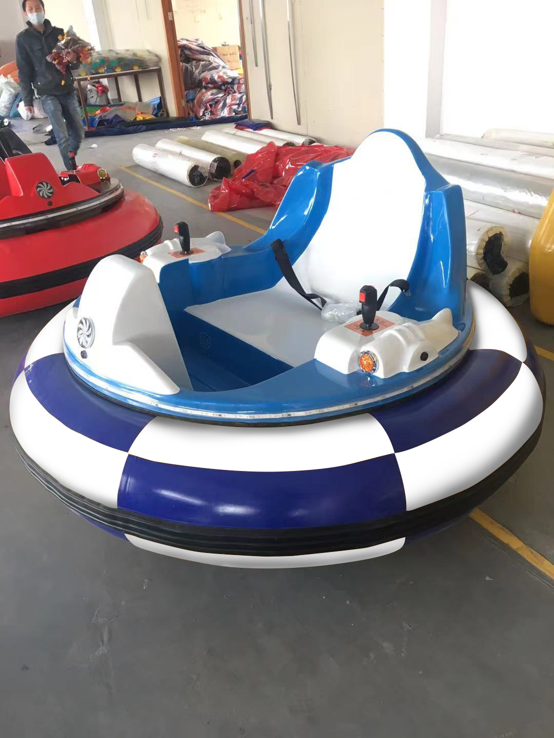 Professional Manufacturer Shopping Mall Electric Bumper Boat Inflatable Water Bumper Car For Sale