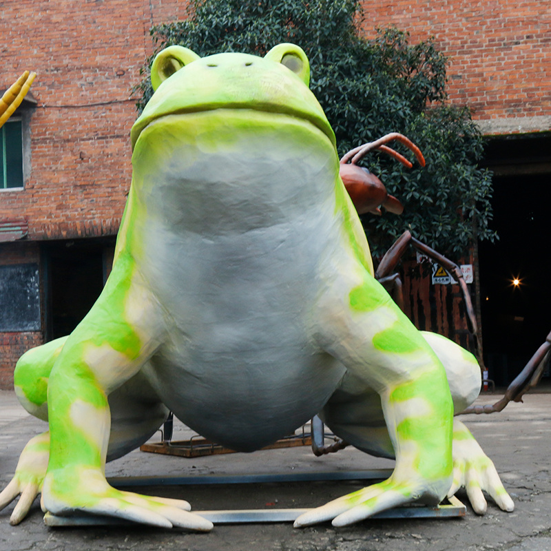 Animatronic animal animated frog for garden decoration