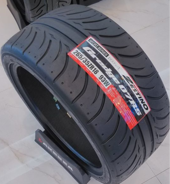 225 45 17  SEMI SLICK SPORTS CAR tires/225/40R18 245/40R18 255/35R20 UHP DIRFTTING tires