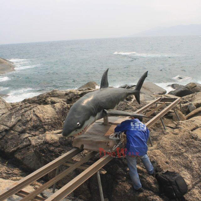 Sanya  out door program products realistice animatronic shark move with railway