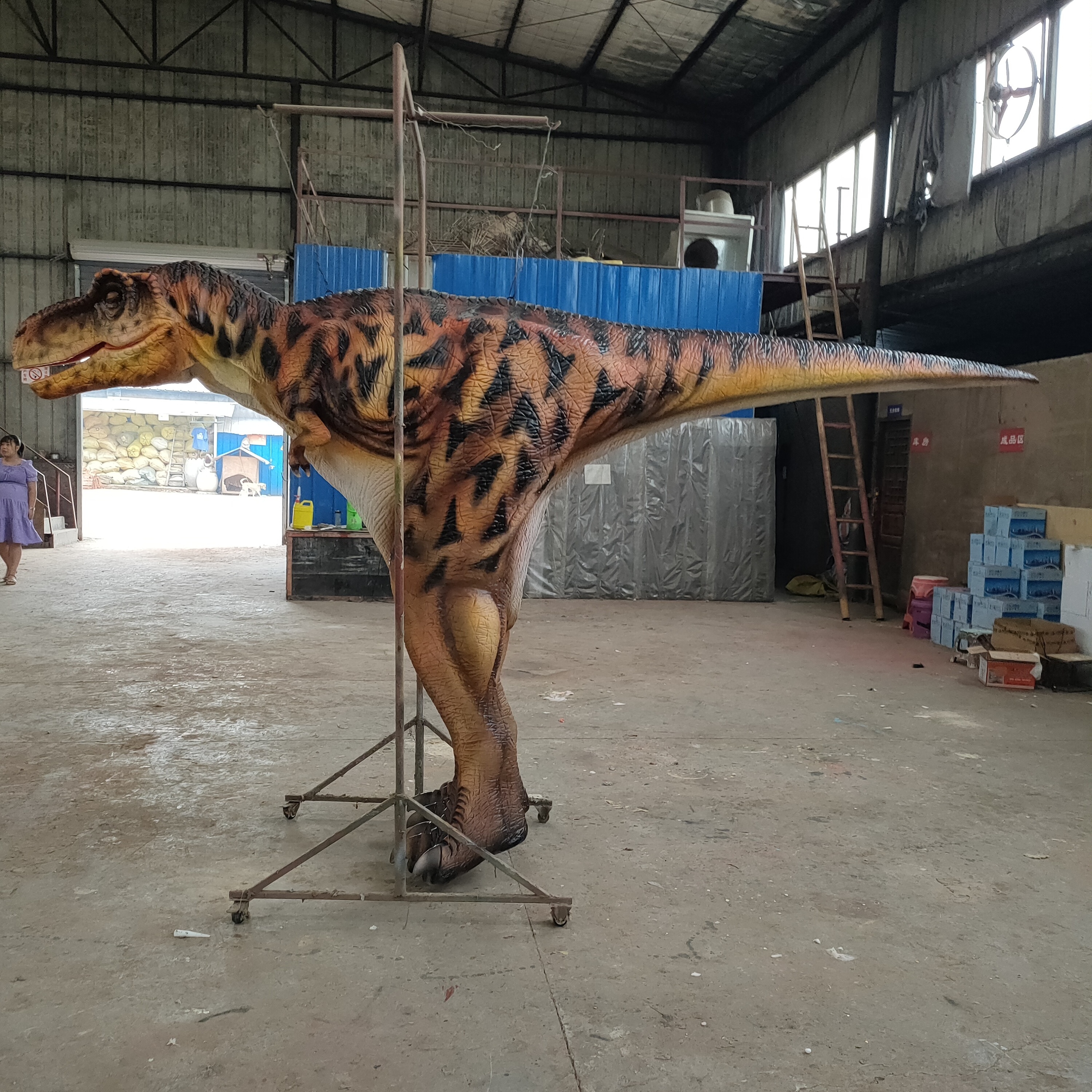 2023 Hot Sale Walking Adult Realistic Animatronic Dinosaur Costume For Carnival