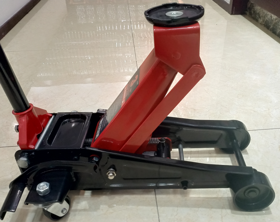 3Ton factory offering universal joint single oil pump portable auto car lifts hydraulic floor  jack for sale