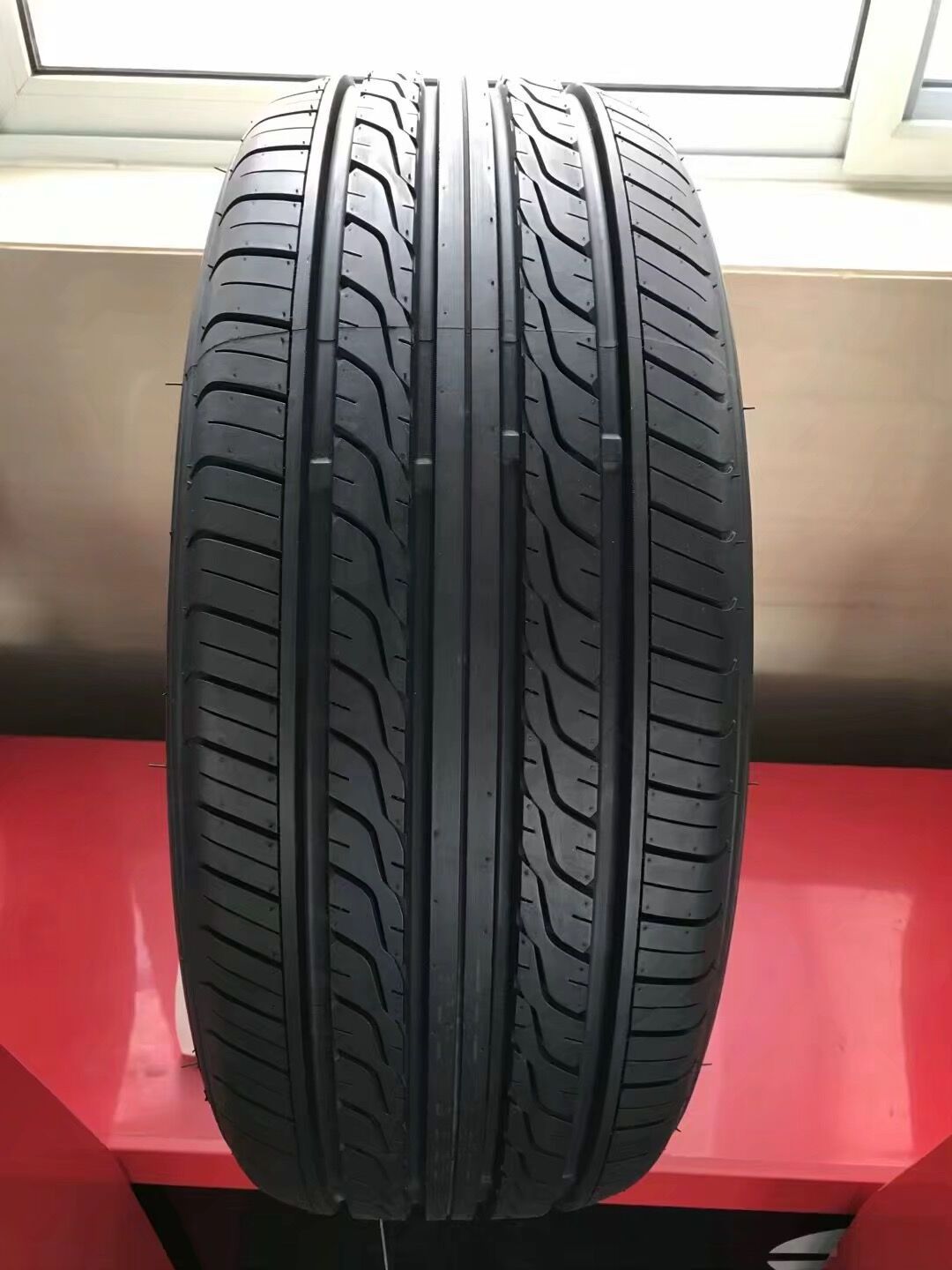 HOT SALE CHINESE GOOD QUALITY PCR CAR TYRE 175/70R13 185/70R13 185/70R14 195/70R14 185/65R15 205/55R16