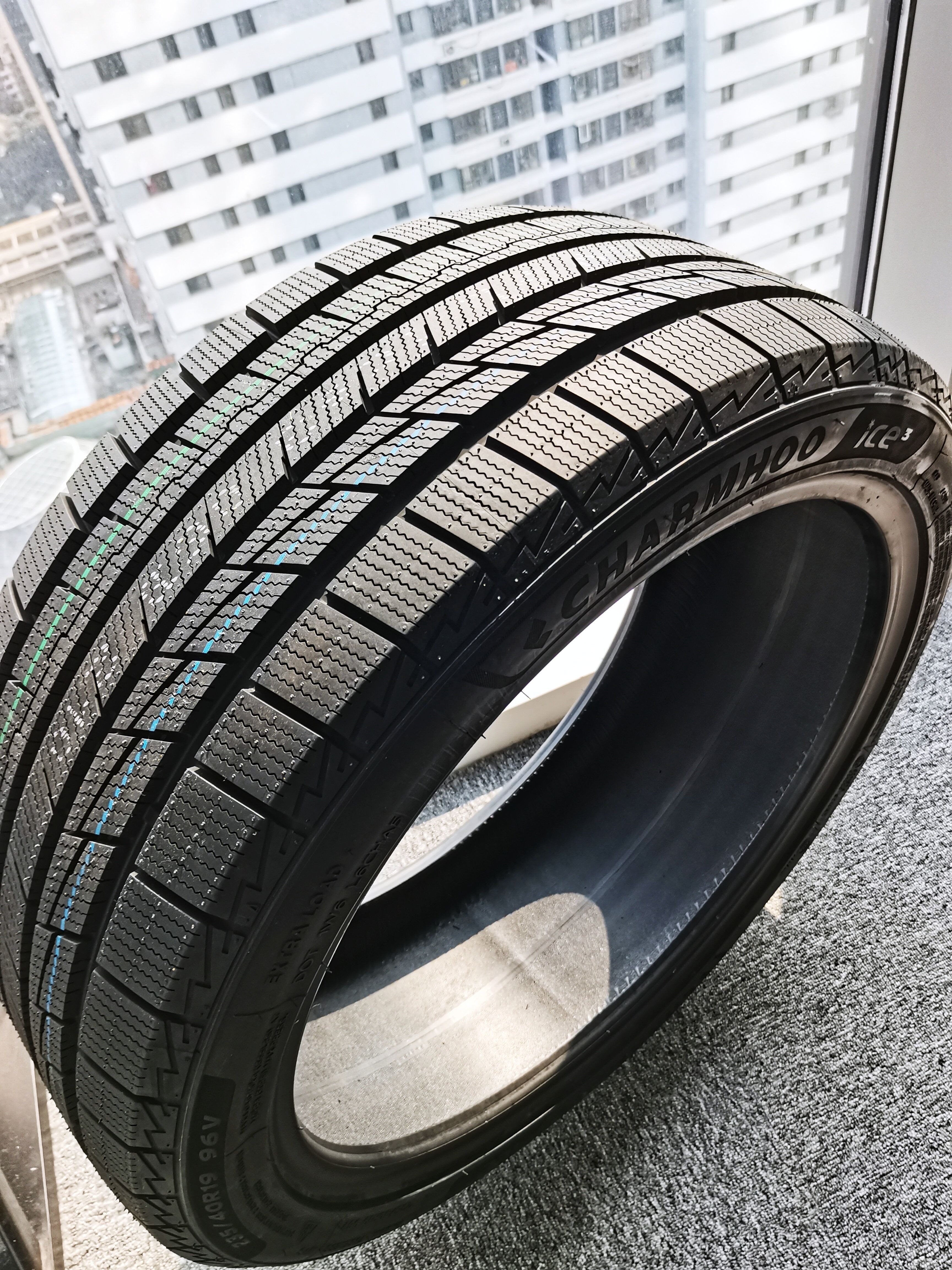 195 55 16 215 45 17 225 50 18 235 40 19 Charmhoo brand snow winter tyres for EV Electric Vehicle