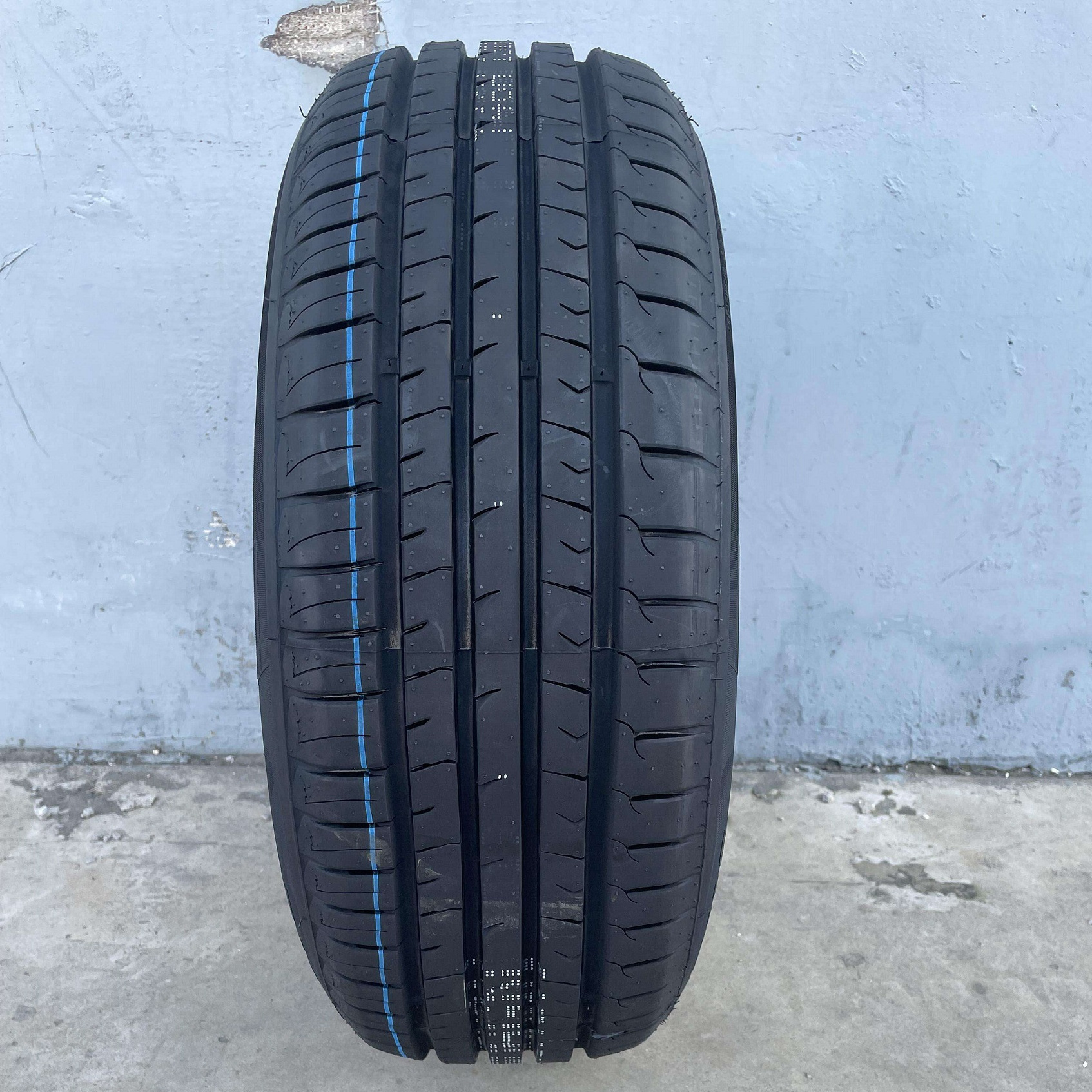 High quality factory price PCR tyres and wheels 175/70/13 185/70/13 185/70/14 185/65/14 195/65/15 205/55/16 passenger car tires