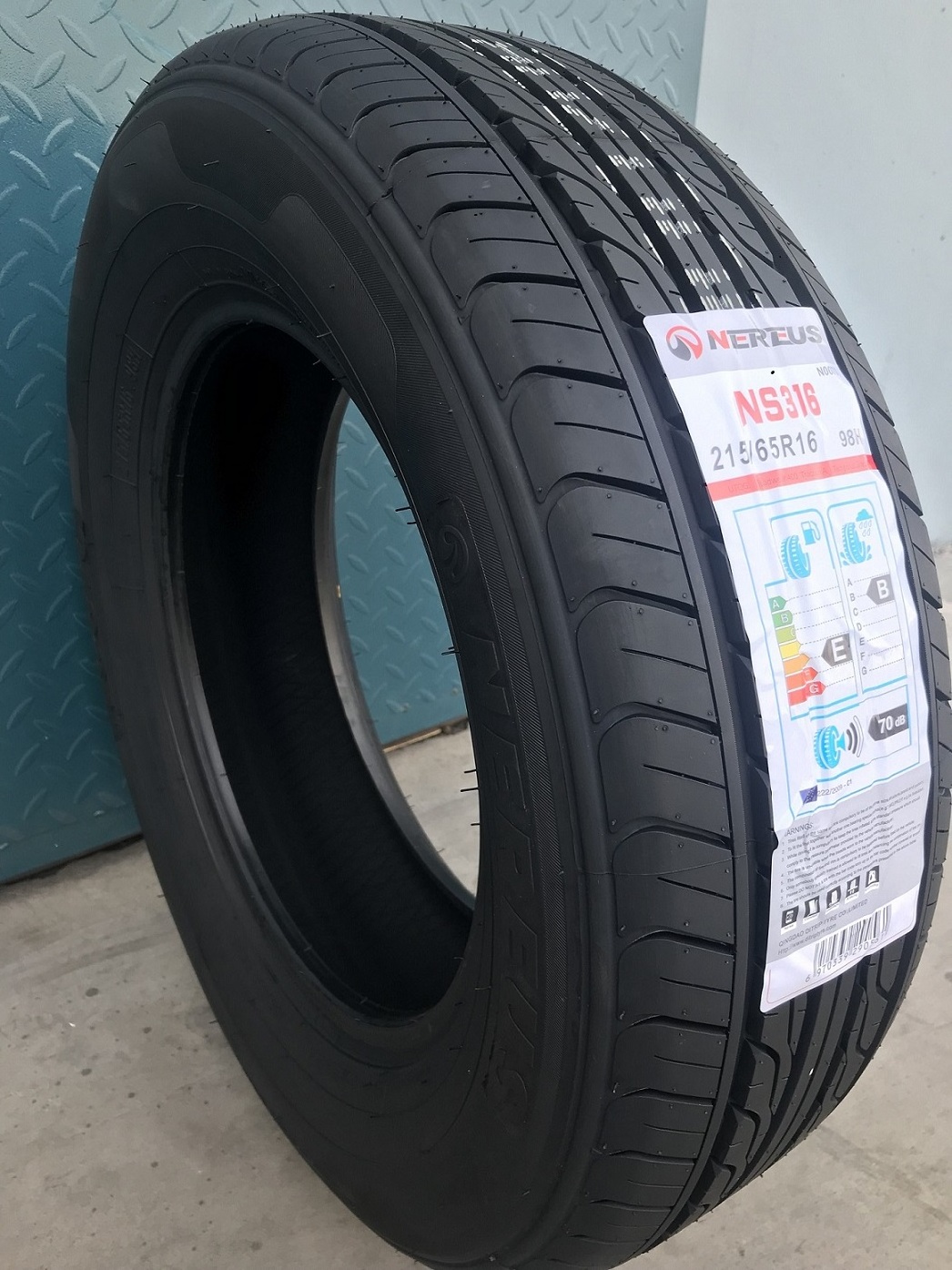 CHARMHOO 215/45R17 215/60R16 215/55R17 225/40R18 UHP High Quality Tires NEREUS Three-A car tyres for Europe