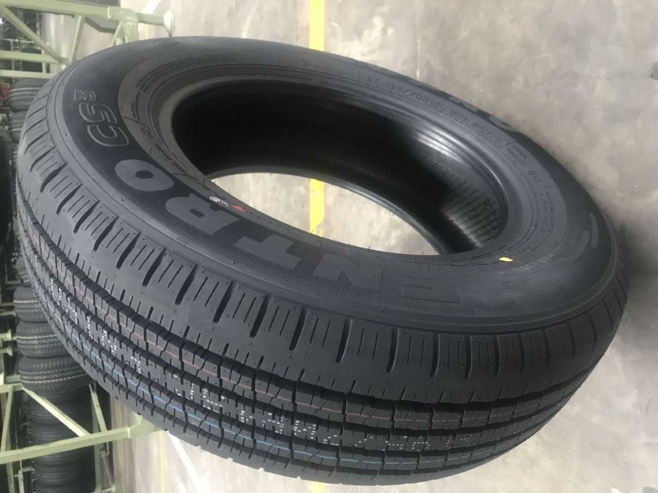 Super High quality factory price PCR tyres and wheels 305/35ZR20 35*12.50R22LT 275/45ZR21 275/40ZR22 electric car tires