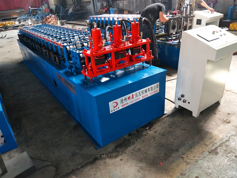 Galvanized Steel Metal Fence Roll Forming Machine/ Palisade Fencing Garden Decoration Machine