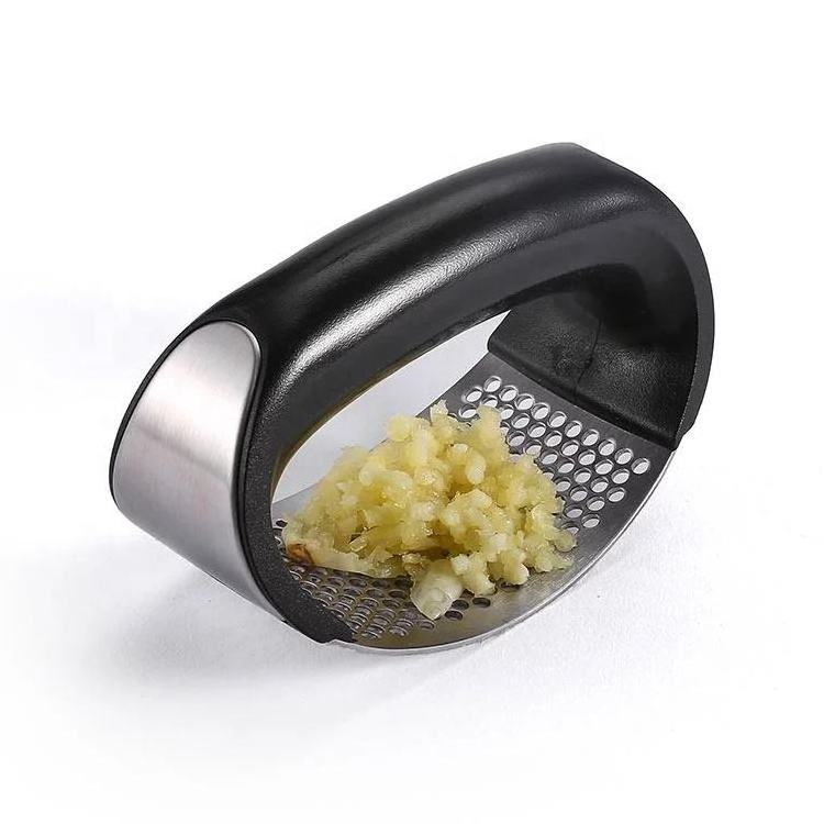 Hot Selling Kitchen Gadgets Stainless Steel Garlic Masher Multifunctional Household Manual Garlic Ginger Crusher