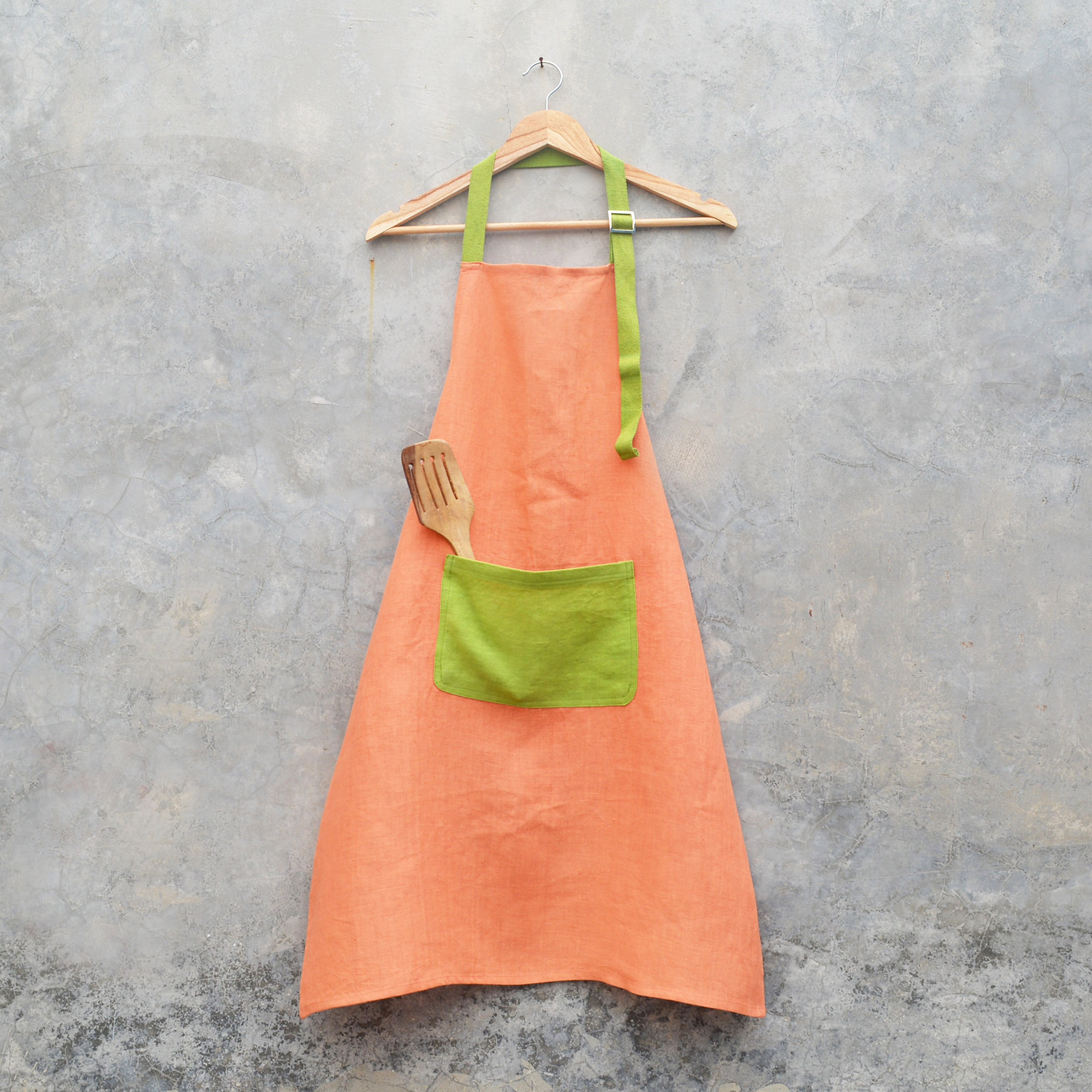 Solid Color Dye Fabric Apron with Contrast Belt and Pocket at Front High Quality Linen Apron for Cooking and Baking