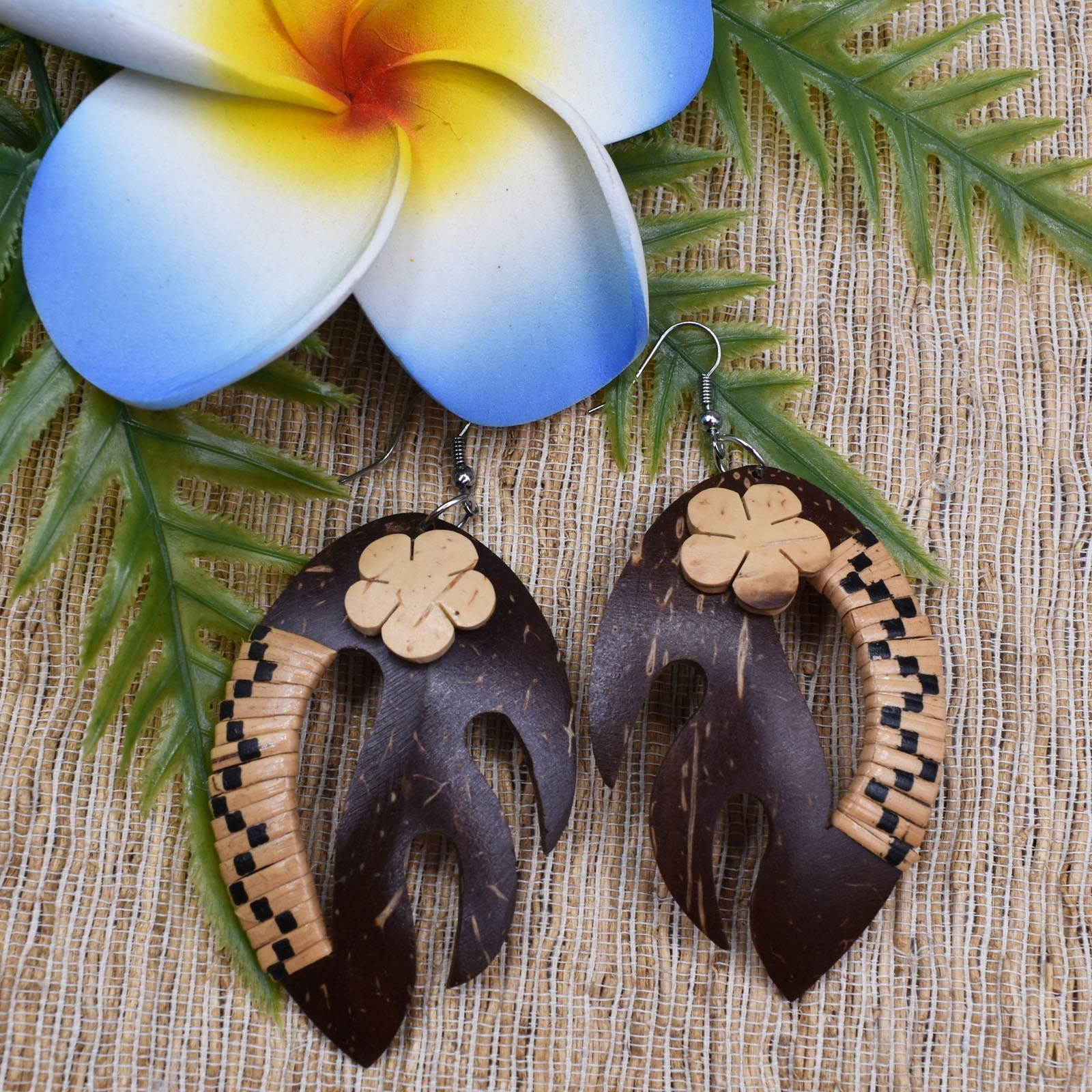 Fashion Women Geometric Hawaiian Jewelry Wholesale Handmade Carved Natural Wooden Coconut Earrings.