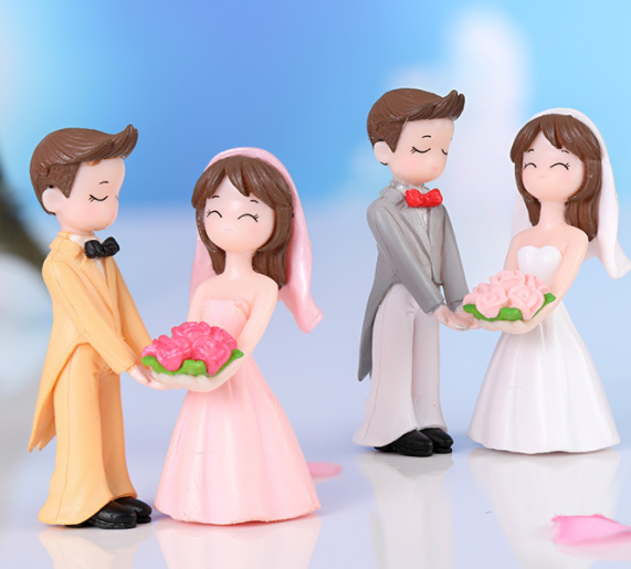 small figurine couple luxury gift wedding miniature souvenir cute creative sweet tabletop cake topper car  snow globe decoration