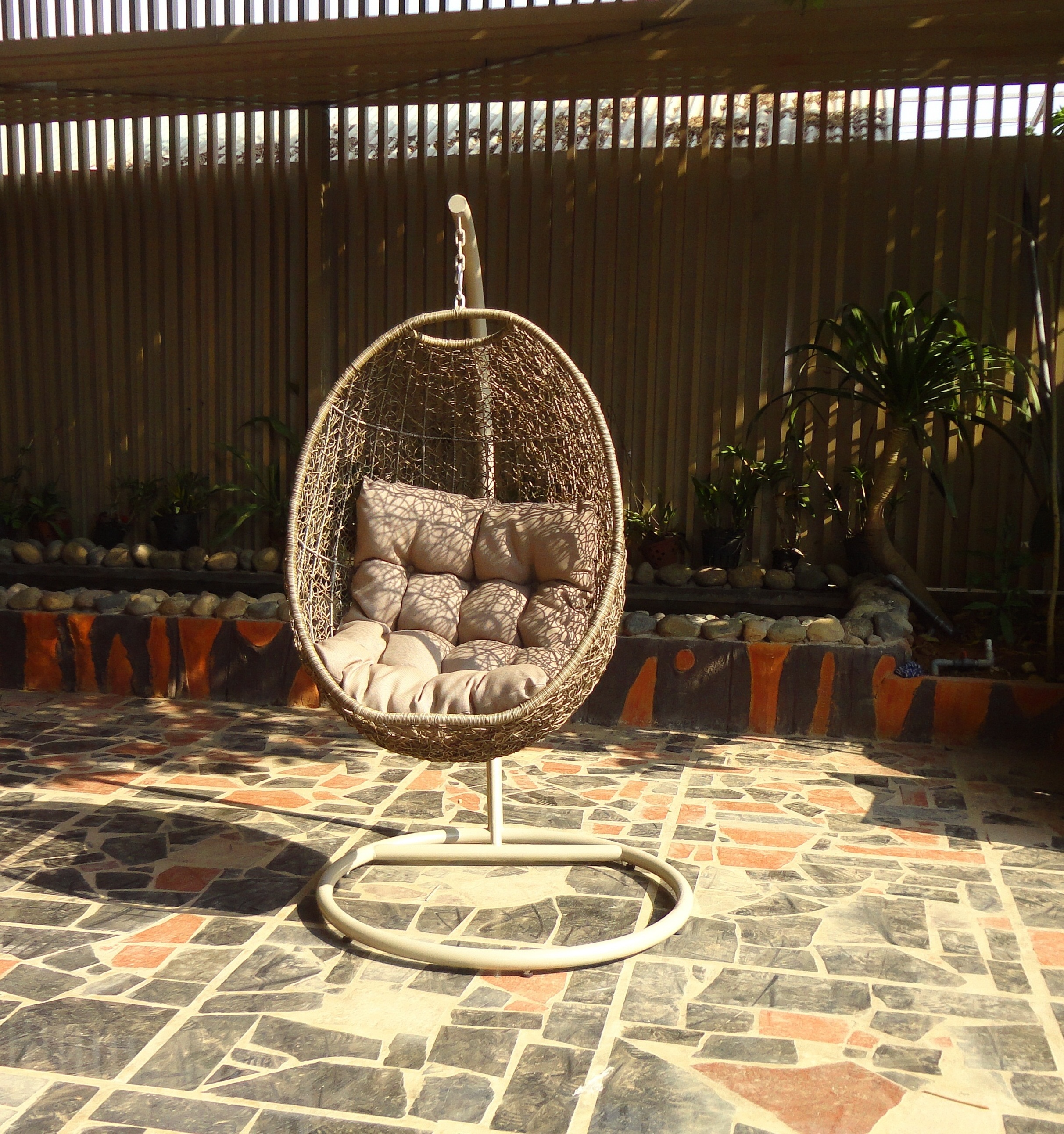 High Quality Outdoor Garden Rattan Swing Double Hanging Chair With Water Resistant Cushion Indoor Swing And Garden Furniture