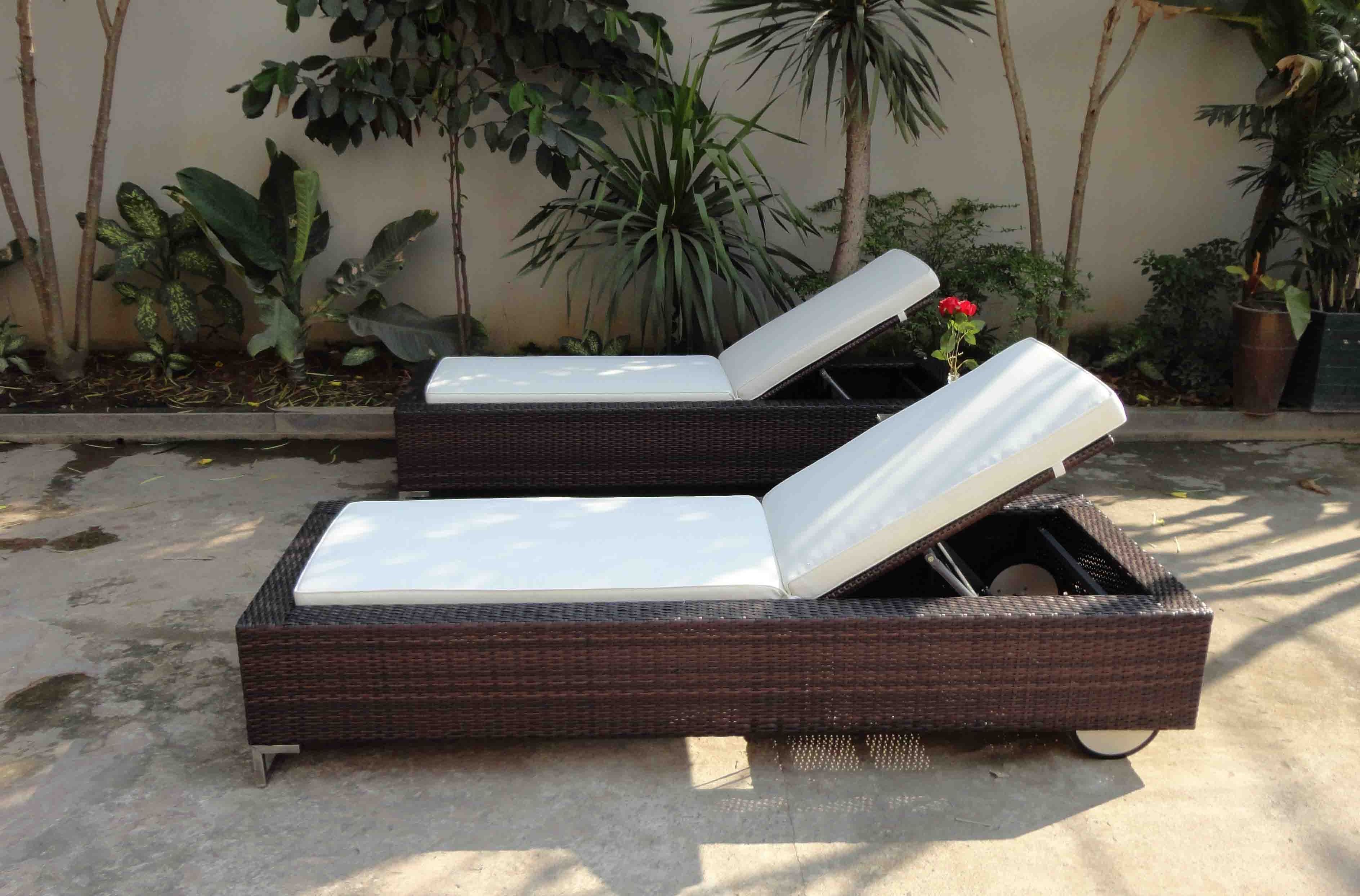 Outdoor Reclining Wicker Rattan Chaise, Beach Pool Yard Porch Adjustable Backrest Lounger Chair, Beige