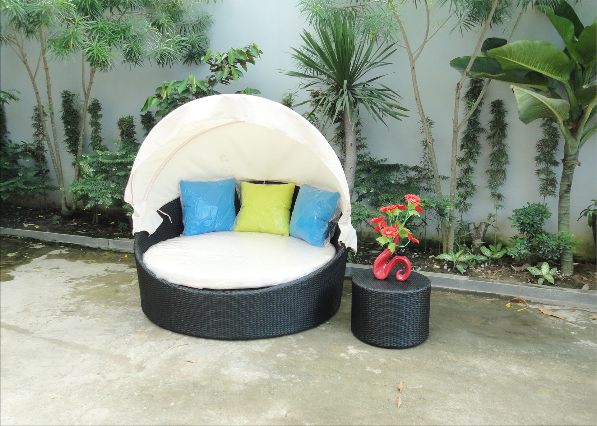 Outdoor Sunbed with Adjustable Canopy, Double Lounge, PE Rattan Daybed, White Wicker, Blue Cushion Conversation Set