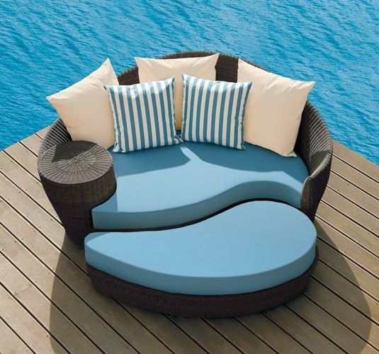 Modern Sunbed Aluminum Waterproof UV Against Chaise Sun Clouds Wicker Bed Outdoor Beach Lounge Cushion With Table