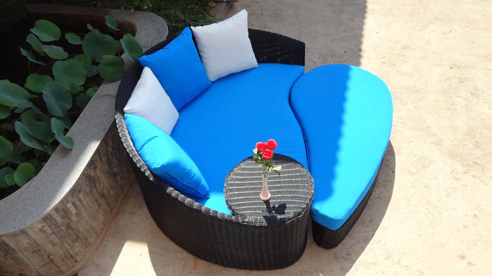 Oval Rattan Outdoor Daybed Sofa with Cushion Pillow, Garden Outdoor Pool Furniture Patio Sun Loungers Chair