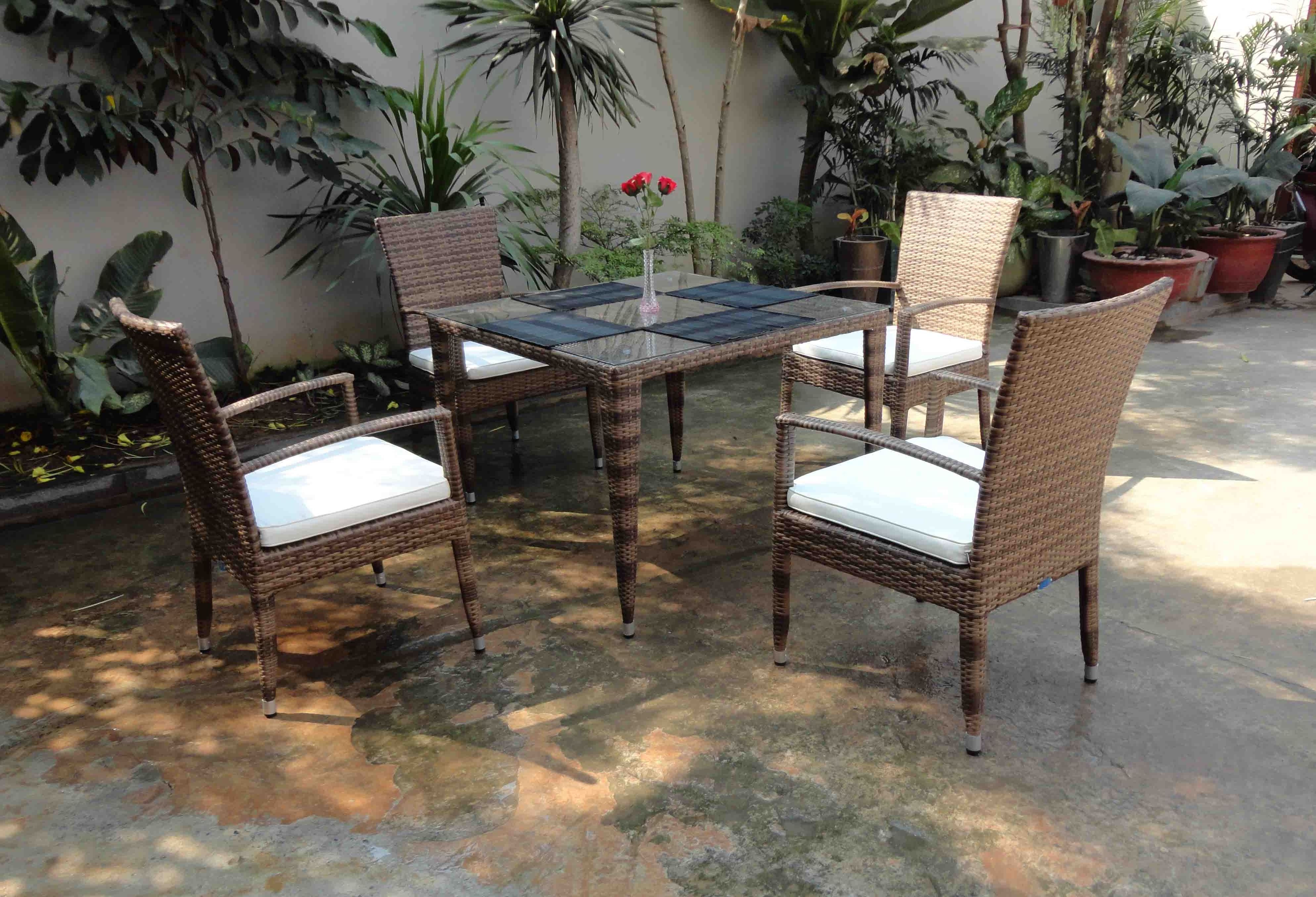 Amazing Dining Set Includes A Dining Table And 4 Armchairs. Made Of High-Quality PE Rattan  And Powder-Coating Aluminum Frame