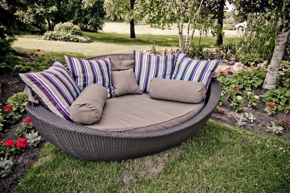 Waterproof Rattan Daybed Day Bed Water Resistant Sun Top Quality Lounger Swing Wicker Round Sofa With Stool and table